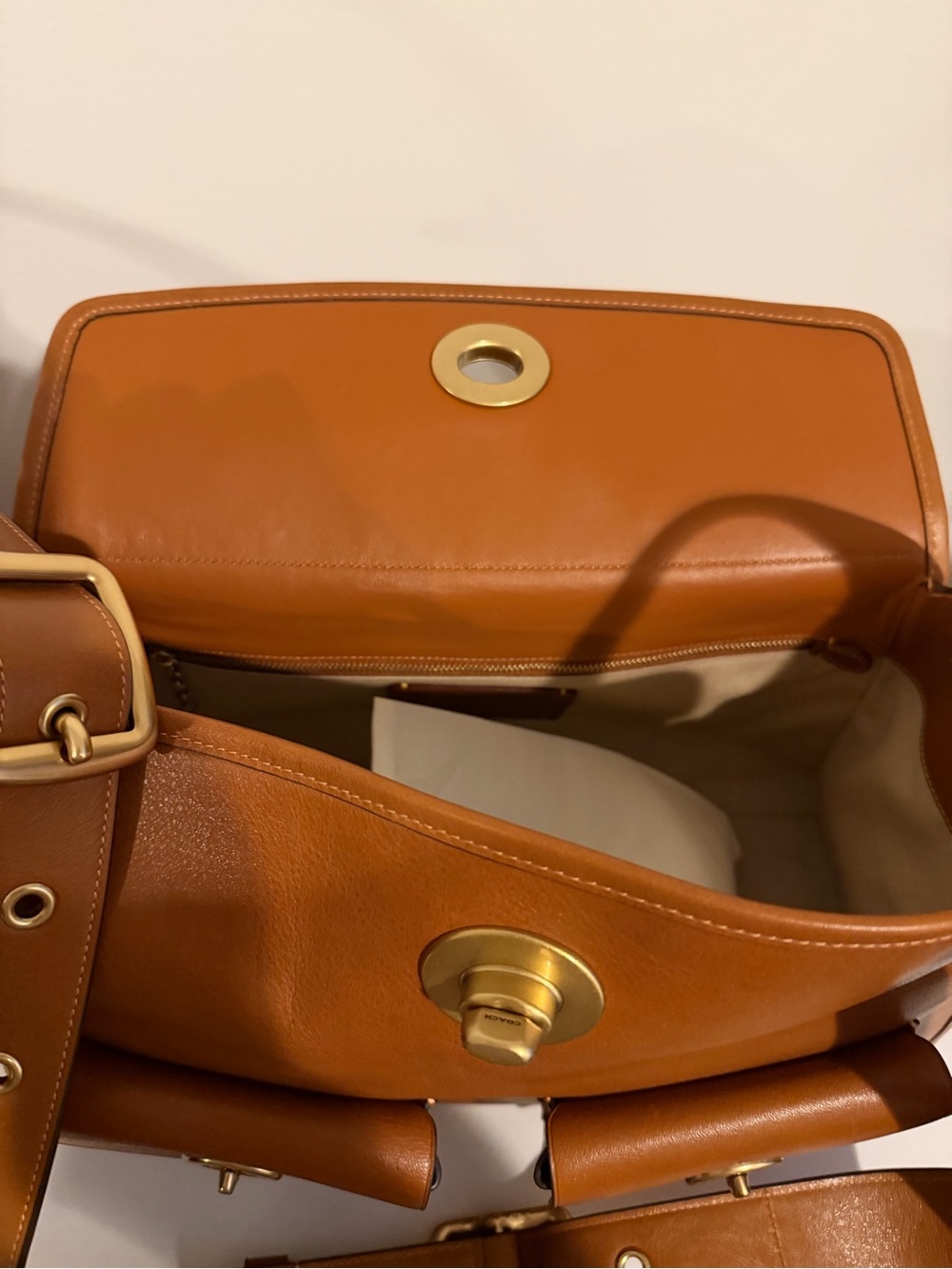 Coach brand new haversack size large Tan Leather Shoulder Bag with Front Pockets - Picture 11 of 12